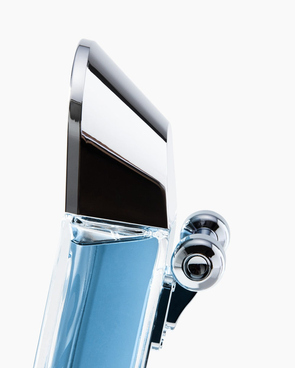 212 Heroes 150ml light perfume bottle with sleek, modern design, ideal for fresh and youthful everyday wear-4