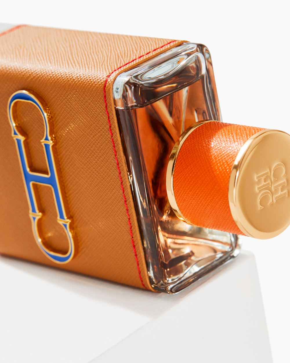 Men Insignia Leather 100ml perfume bottle with a sleek, masculine design, offering bold leather and woody fragrance notes-3